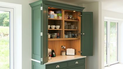 Shaker kitchen breakfast island with lighting